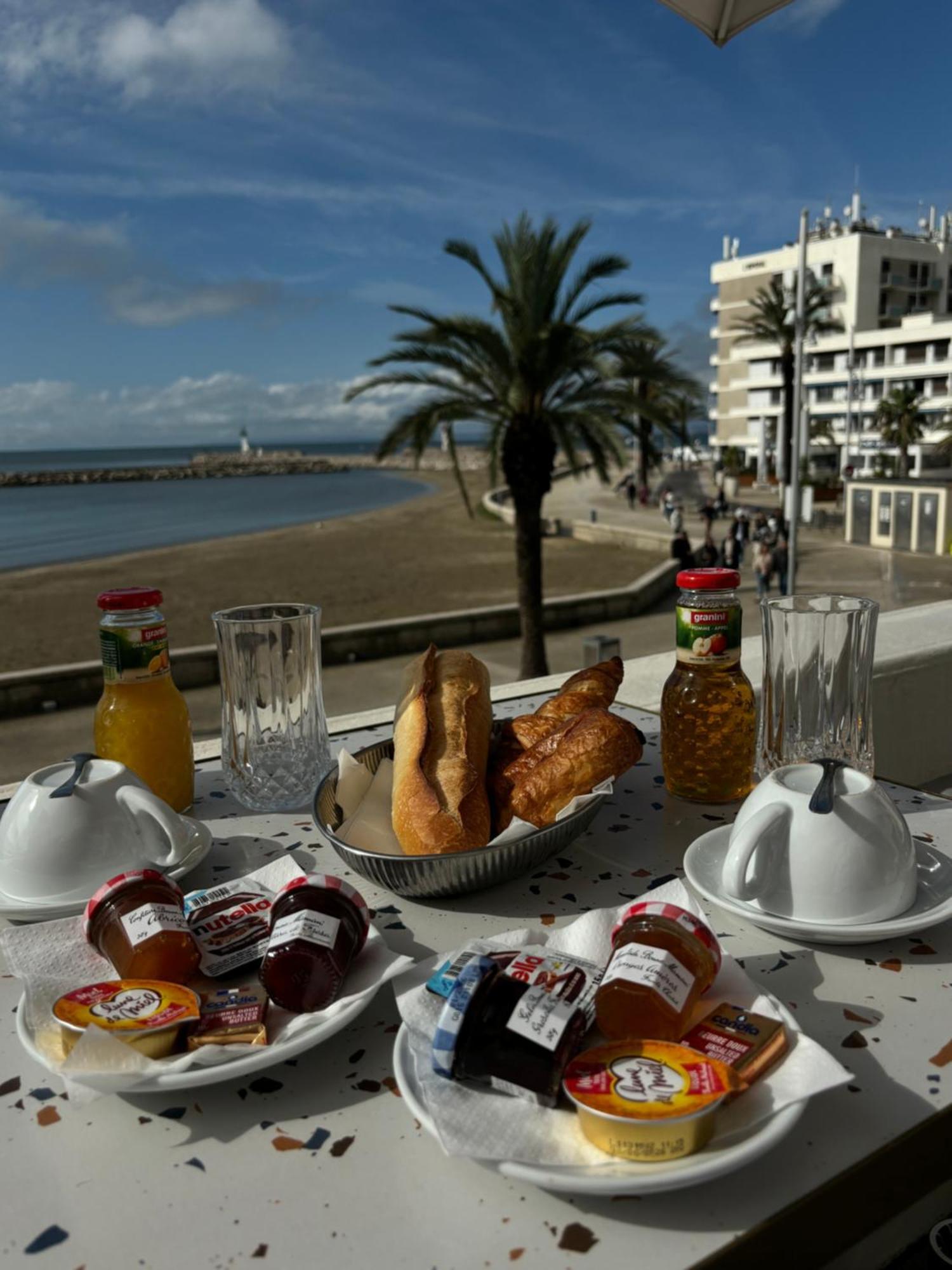 L'Hotel De La Plage Le Grau-du-Roi Exterior photo